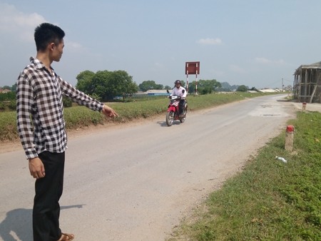 Hai đối tượng xả súng trong đêm bị bắt Đoạn đê nơi xảy ra vụ nổ súng. Ảnh: Đại Huệ