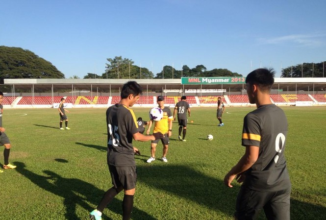 Cận cảnh buổi tập đầu của U23 VN tại Myanmar Cận cảnh buổi tập đầu của U23 VN tại Myanmar