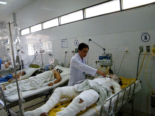 Bắt nghi can cuồng ghen thiêu sống thiếu nữ Sau một ngày cấp cứu tại bệnh viện, chị Yến đã tử vong