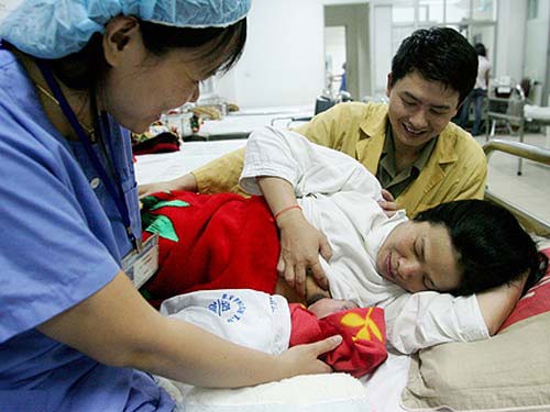 Vợ đẻ, chồng có thể được nghỉ 5 ngày Vợ đẻ, chồng có thể được nghỉ 5 ngày