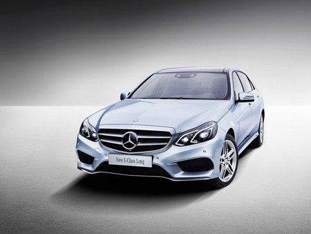 Mercedes vén màn E-Class trục cơ sở dài Mercedes vén màn E-Class trục cơ sở dài
