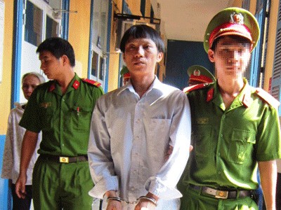 Nước mặt mẹ khi nghe con bị án chung thân Nước mặt mẹ khi nghe con bị án chung thân
