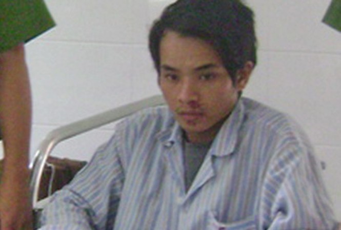 Đẩy ngã nữ sinh xuống đường cướp điện thoại Đẩy ngã nữ sinh xuống đường cướp điện thoại