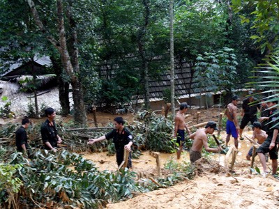 Lên rừng, xuống biển cùng lính trẻ Cảnh sát cơ động Lên rừng, xuống biển cùng lính trẻ Cảnh sát cơ động