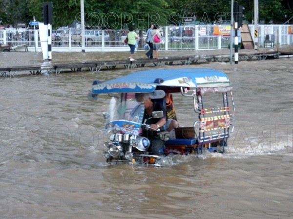 Lụt lớn chủ yếu do người Ngập lụt ở Thái Lan bị quy cho xây dựng và phá rừng quá nhiều. Ảnh: Soopersmart.com