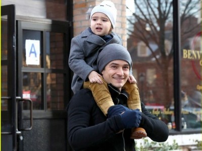 Vắng Miranda, bố con Orlando Bloom vẫn vui vẻ dạo phố Vắng Miranda, bố con Orlando Bloom vẫn vui vẻ dạo phố