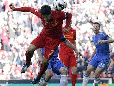 Liverpool hòa Chelsea: Trong 'cơn điên' của Suarez Liverpool hòa Chelsea: Trong 'cơn điên' của Suarez