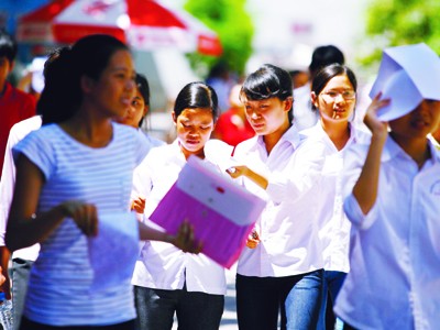 Chưa đến lúc bỏ thi tuyển sinh ĐH Nhiều chuyên gia chưa hài lòng với cách thức tổ chức kỳ thi tuyển sinh ĐH,CĐ hiện nay Ảnh: Hồng Vĩnh