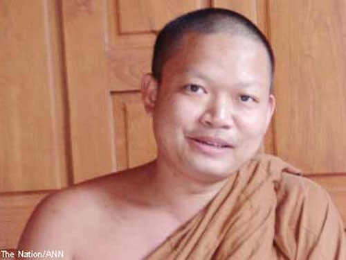 Kiện 'nhà sư' Thái Lan làm trẻ vị thành niên mang thai Kiện 'nhà sư' Thái Lan làm trẻ vị thành niên mang thai