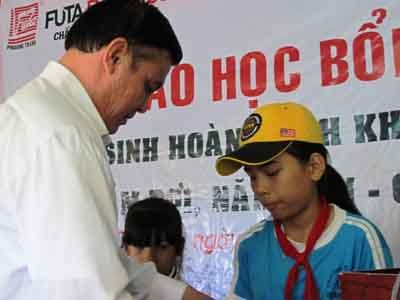 Đến với học sinh nghèo Cà Mau Đến với học sinh nghèo Cà Mau