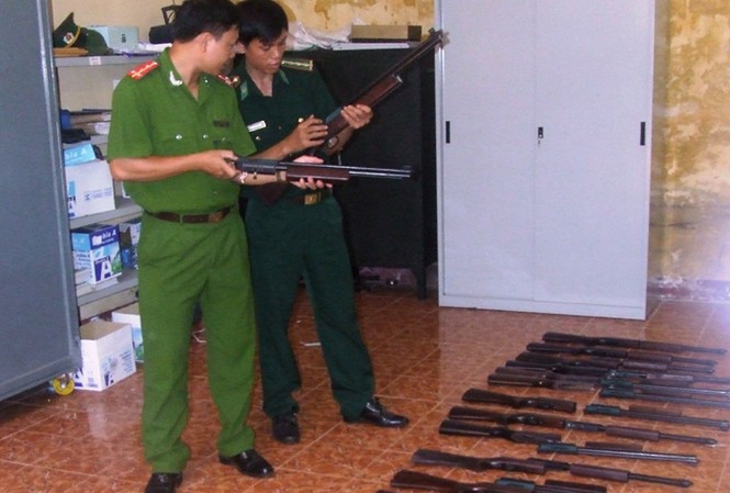 Phá đường dây đưa súng từ nước ngoài vào Việt Nam Phá đường dây đưa súng từ nước ngoài vào Việt Nam