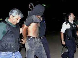 Cảnh sát Ý bắt giữ 300 nghi phạm mafia Cảnh sát Ý bắt giữ 300 nghi phạm mafia