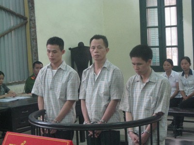 Bị ngăn đánh nhau, bắn cảnh sát Bị ngăn đánh nhau, bắn cảnh sát