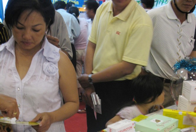 Để thuốc giá rẻ đến tay người nghèo Để thuốc giá rẻ đến tay người nghèo