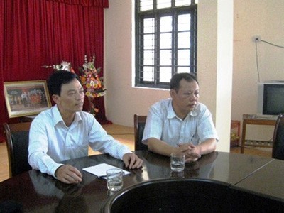 Cán bộ phường đánh nhau 'vì tranh cãi luật cầu lông' Cán bộ phường đánh nhau 'vì tranh cãi luật cầu lông'