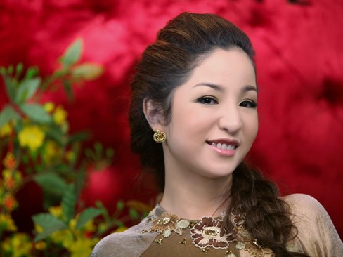 Danh hài Thúy Nga đẹp rạng rỡ như 'nàng xuân' Danh hài Thúy Nga đẹp rạng rỡ như 'nàng xuân'