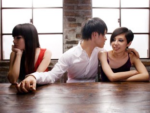 Con gái, con trai - Ai có tài... 'bắt cá hai tay'? Con gái, con trai - Ai có tài... 'bắt cá hai tay'?