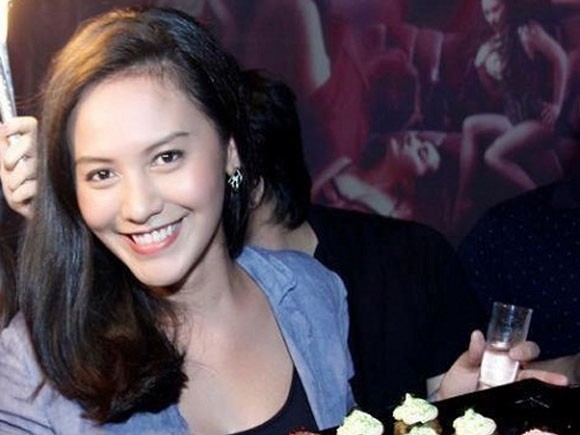 Chân dung cô dâu hotgirl 8X của Thanh Bùi Chân dung cô dâu hotgirl 8X của Thanh Bùi