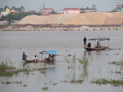 Nam thanh niên nhảy cầu Nam thanh niên nhảy cầu