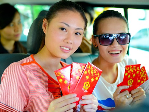 Mai Giang giản dị trong chuyến từ thiện đầu năm Mai Giang giản dị trong chuyến từ thiện đầu năm