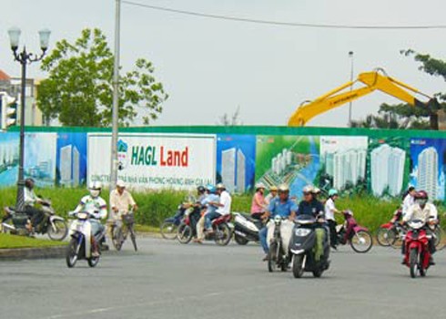 Bầu Đức phá giá căn hộ trên đất nghìn tỷ Bầu Đức phá giá căn hộ trên đất nghìn tỷ