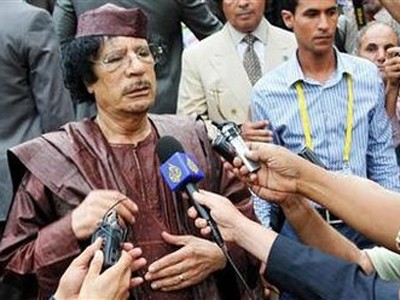 Đề xuất về một hợp chủng quốc châu Phi Nhà lãnh đạo Libya Gaddafi gặp báo chí bên lề hội nghị