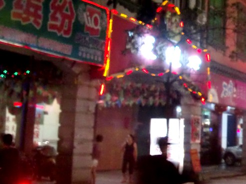 Nước mắt đêm dài nơi 'địa ngục trần gian Nước mắt đêm dài nơi 'địa ngục trần gian
