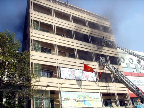 Cháy trường học, nhiều người bị ngạt khí Cháy trường học, nhiều người bị ngạt khí