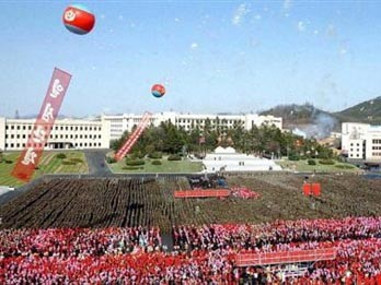 Triều Tiên ra 'tối hậu thư' tấn công Hàn Quốc không báo trước Lễ mít tinh ở quảng trường Kim Nhật Thành, thủ đô Bình Nhưỡng, Triều Tiên hôm 15/4