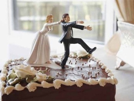 Chú rể bị gia đình cô dâu cắt Chú rể bị gia đình cô dâu cắt "của quý"