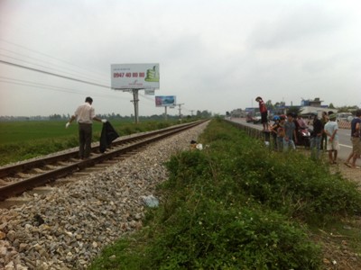 Băng qua đường sắt, một người thiệt mạng Băng qua đường sắt, một người thiệt mạng