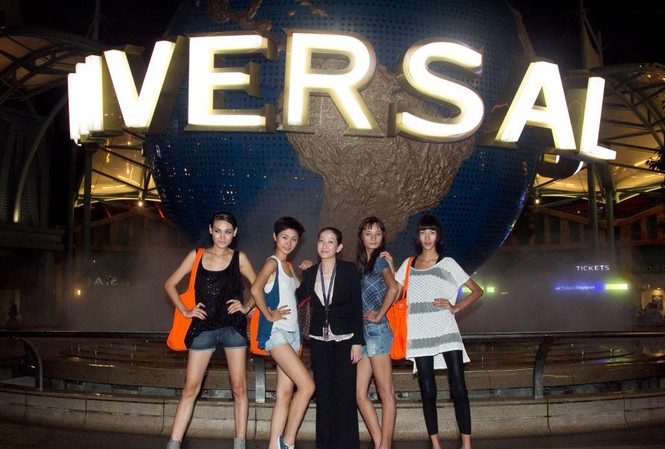 Các cô gái Top Model quậy tưng bừng Universal Studio Các cô gái Top Model quậy tưng bừng Universal Studio