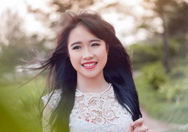 Những cô gái lột đồ xinh đẹp trong 'anh không đòi quà' Những cô gái lột đồ xinh đẹp trong 'anh không đòi quà'