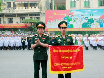Thi đua vươn tới những đỉnh cao Thi đua vươn tới những đỉnh cao