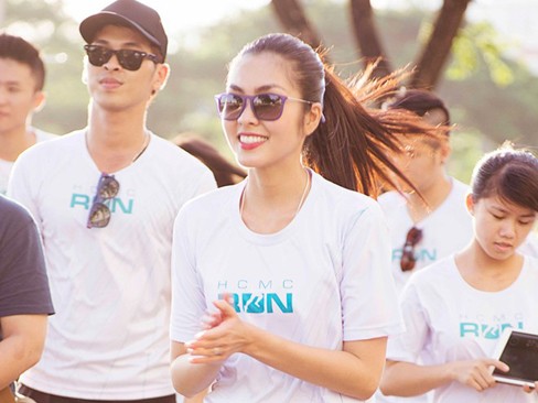 Hà Tăng quyến rũ với đồ thể thao, chạy bộ cùng dàn hotboy Hà Tăng quyến rũ với đồ thể thao, chạy bộ cùng dàn hotboy