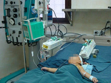 Bé 16 tháng tuổi uống thuốc độc của mẹ Bé 16 tháng tuổi uống thuốc độc của mẹ