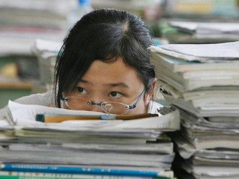 Phụ huynh đua nhau nghỉ làm tự dạy học cho con Phụ huynh đua nhau nghỉ làm tự dạy học cho con