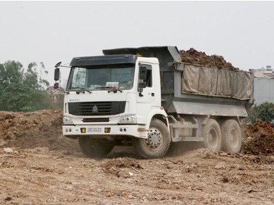 Xe chở phế thải vùi nghĩa trang sfasdf