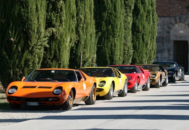 Dàn 'siêu bò' tụ hội mừng sinh nhật Lamborghini Miura Dàn 'siêu bò' tụ hội mừng sinh nhật Lamborghini Miura