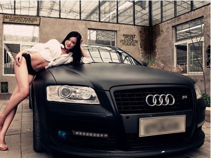 Thiếu nữ 14 tuổi níu kéo bạn trai bằng Audi Thiếu nữ 14 tuổi níu kéo bạn trai bằng Audi