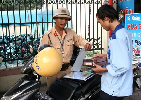 Vi phạm giao thông nộp phạt qua ATM Vi phạm giao thông nộp phạt qua ATM
