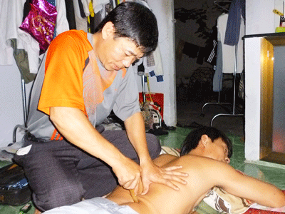 Tẩm quất dạo nuôi con học đại học Tẩm quất dạo nuôi con học đại học