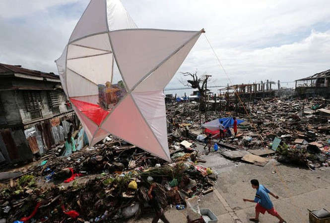 Philippines tổ chức giáng sinh trên đống đổ nát Đống đổ nát sau siêu bão Hải Yến