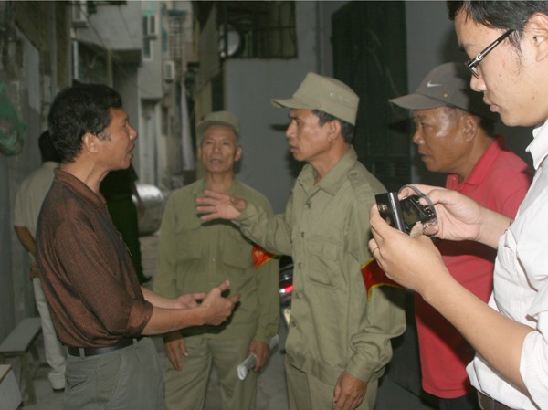 Nhà nghiêng 30 độ, lộ ra nhà không phép Trật tự phường không cho chủ về nhà