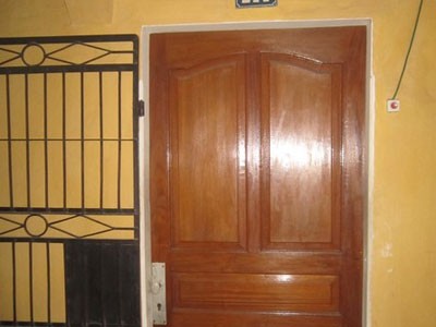 Kẻ cắt chân chị gái sống khép kín Kẻ cắt chân chị gái sống khép kín