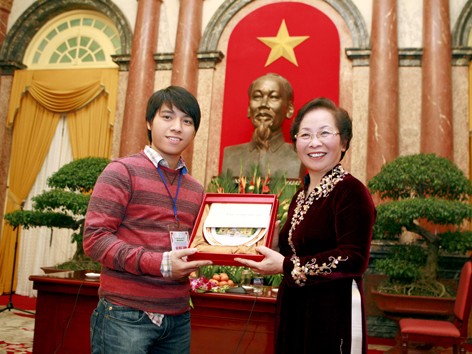 Sinh viên Việt Nam nhận giải tôn vinh tại Mỹ Sinh viên Việt Nam nhận giải tôn vinh tại Mỹ