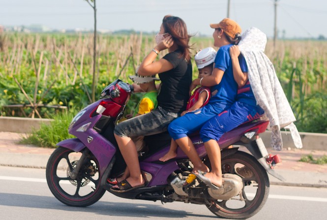 Nhức nhối vi phạm giao thông ngoại thành Hà Nội Nhức nhối vi phạm giao thông ngoại thành Hà Nội