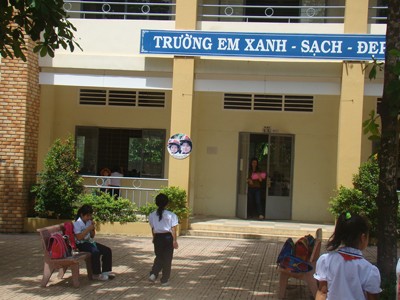Vợ chồng thay nhau nghỉ phép trông con Vợ chồng thay nhau nghỉ phép trông con