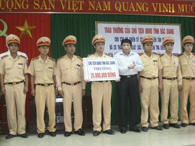 Thưởng nóng CSGT bắt 140 bánh heroin Lãnh đạo tỉnh Bắc Giang thưởng nóng tổ tuần tra CSGT, Công an huyện Tân Yên