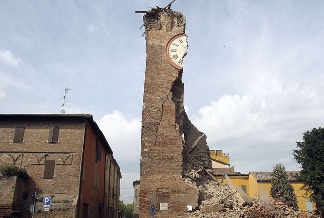 Động đất 6 độ Richter tại Italia, sáu người chết Động đất 6 độ Richter tại Italia, sáu người chết